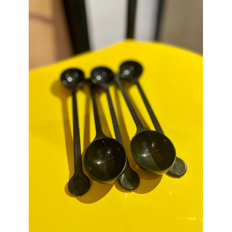 SENDOK TAKAR PLASTIK 20 GRAM HITAM