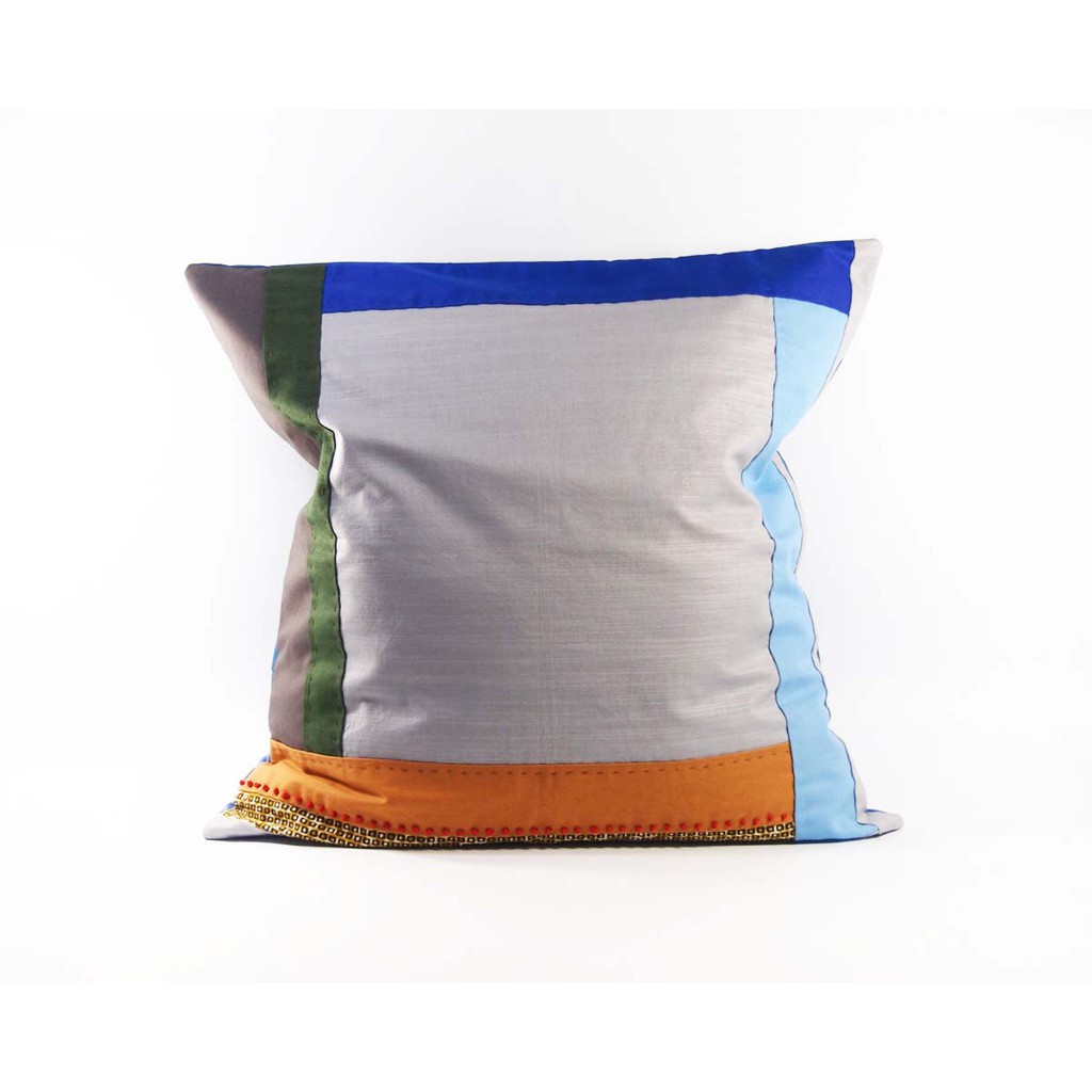 I Want To Smell The Perfume - French knot Wilda - Sarung Bantal