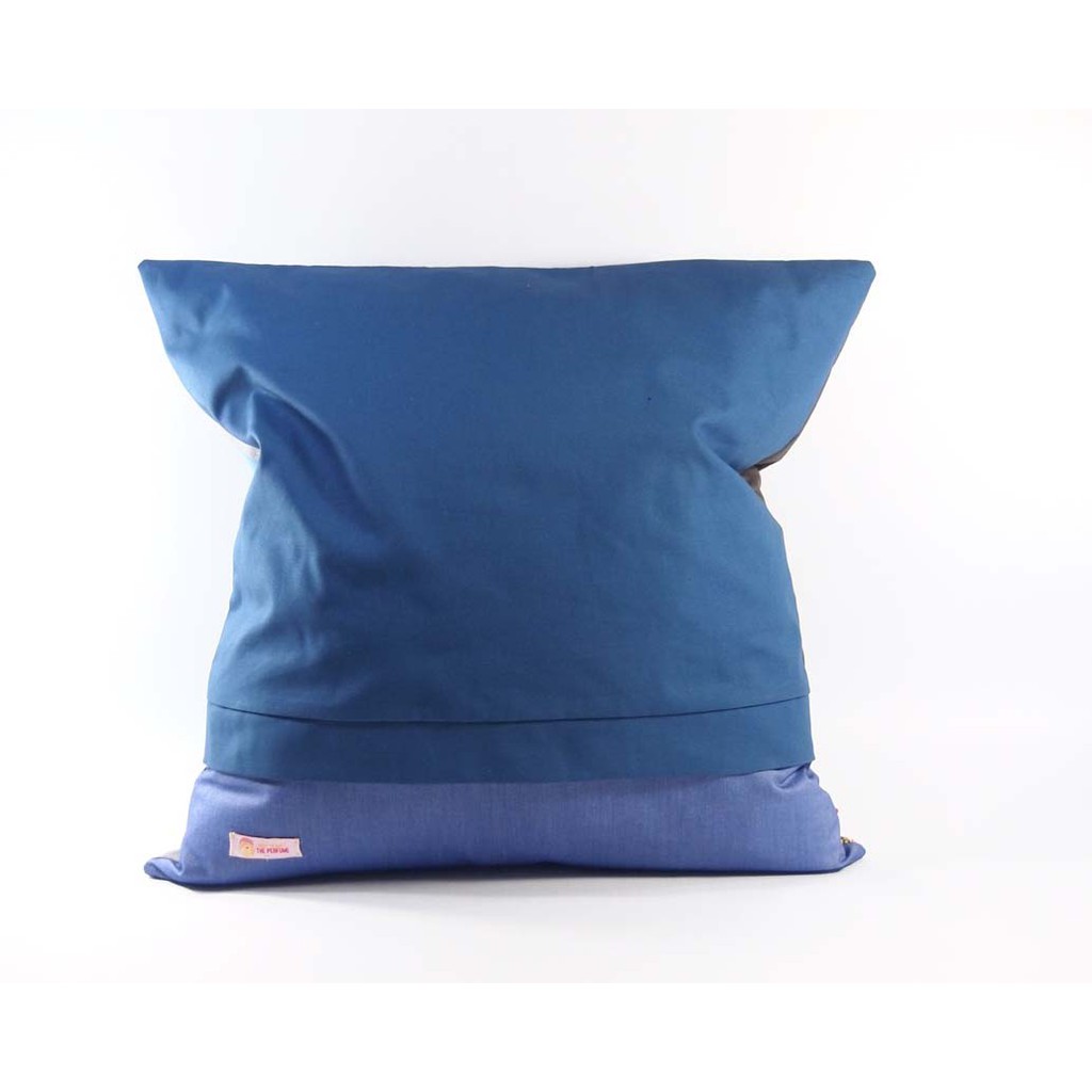 I Want To Smell The Perfume - French knot Wilda - Sarung Bantal