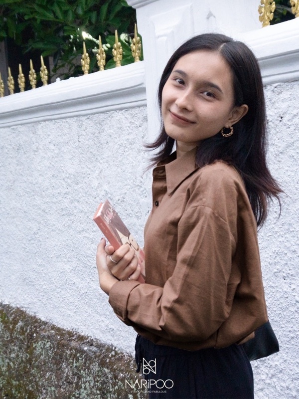 Kemeja Linen Wanita Kerah Tegak