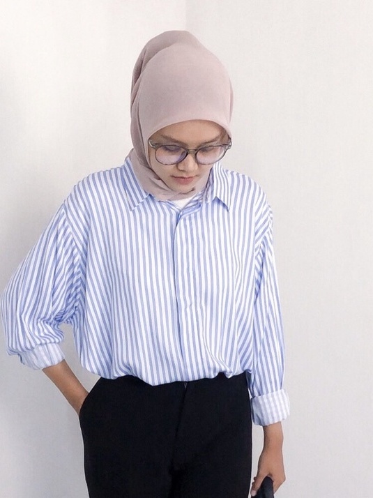 Kemeja Stripes Oversize Lengan Panjang