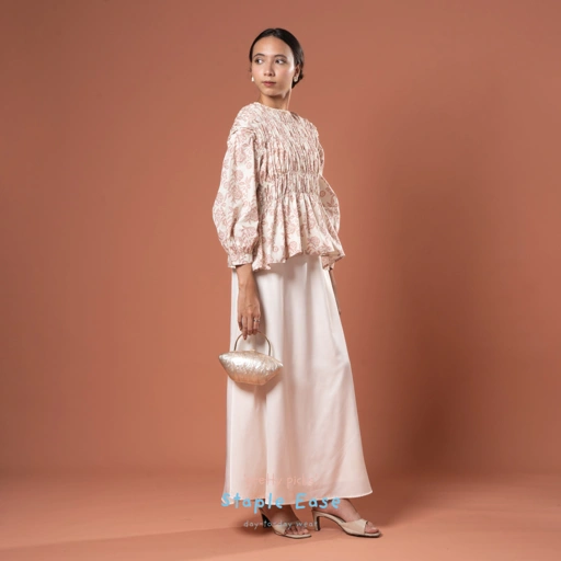 Image of BWBYAZ STAPLE EASE - LAELA FLOWER SHIRED BLOUSE [READY STOCK]