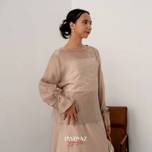 Image of BWBYAZ SIGNATURE - CALLA BLOOMING TOP