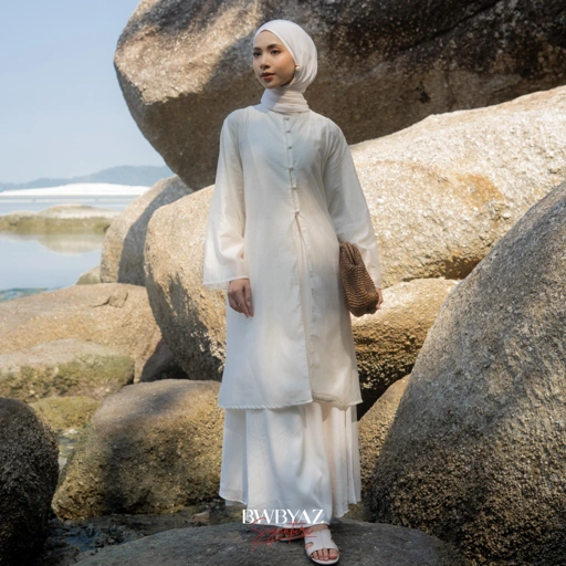 Image of BWBYAZ SIGNATURE – MAIRA SHEERFLOW TOP (READYSTOCK)
