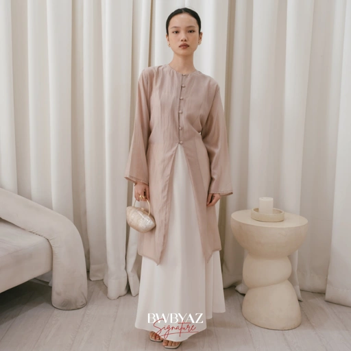 Image of BWBYAZ SIGNATURE – MAIRA SHEERFLOW TOP (READYSTOCK)