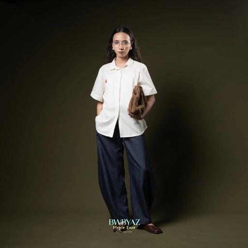 Image of BWBYAZ STAPLE EASE - BRIELLE BLOOMING SHIRT (SHORTSLEEVE) - READY STOCK
