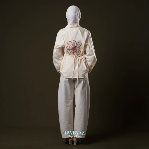 Image of BWBYAZ STAPLE EASE - BRIELLE BLOOMING SHIRT (LONGSLEEVE) NEW COLOR