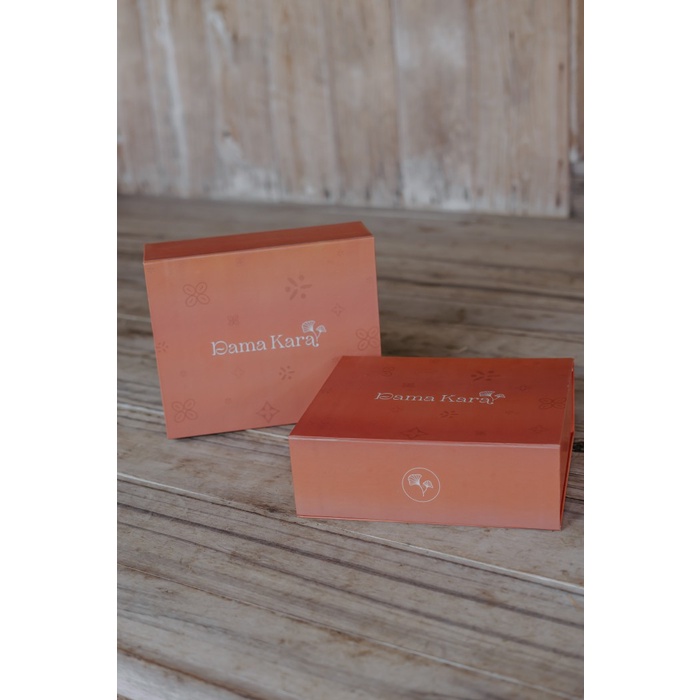 Dama Kara Exclusive Gift Box and Gift Card