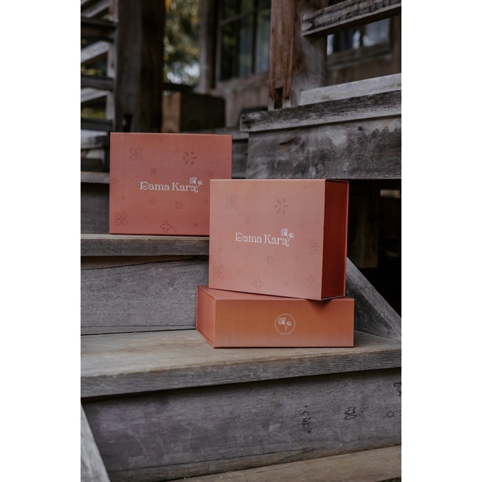 Dama Kara Exclusive Gift Box and Gift Card