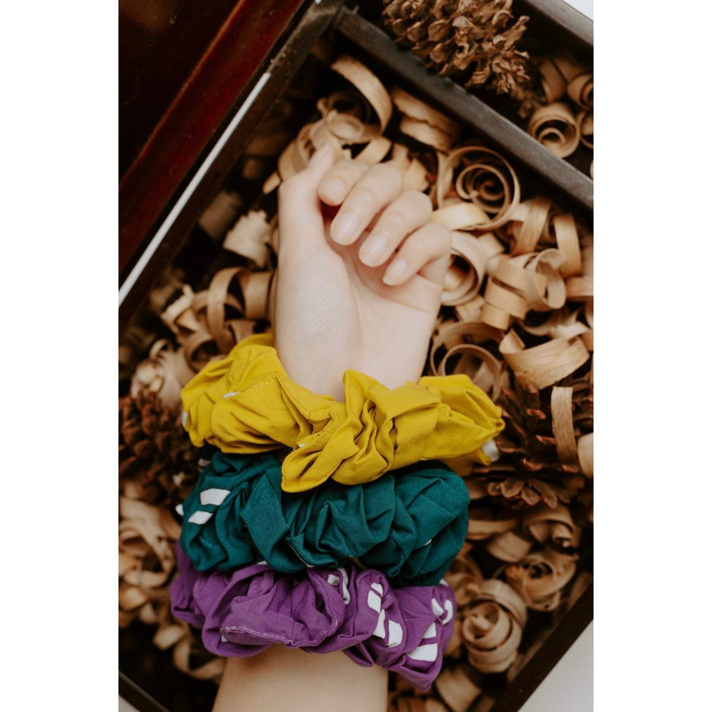 Dama Kara Scrunchie