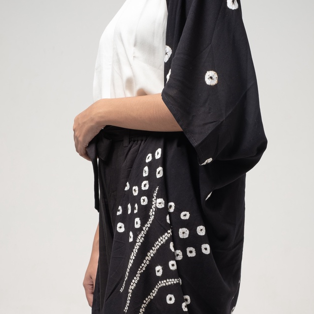 Dama Kara Seruni Outer