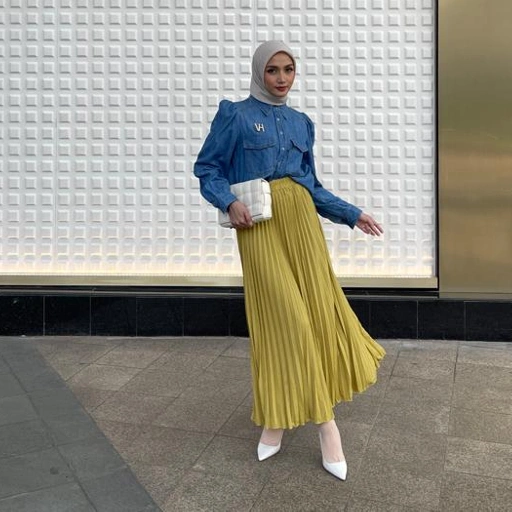 Image of UMBRELLA PLEATS SKIRT - LIME