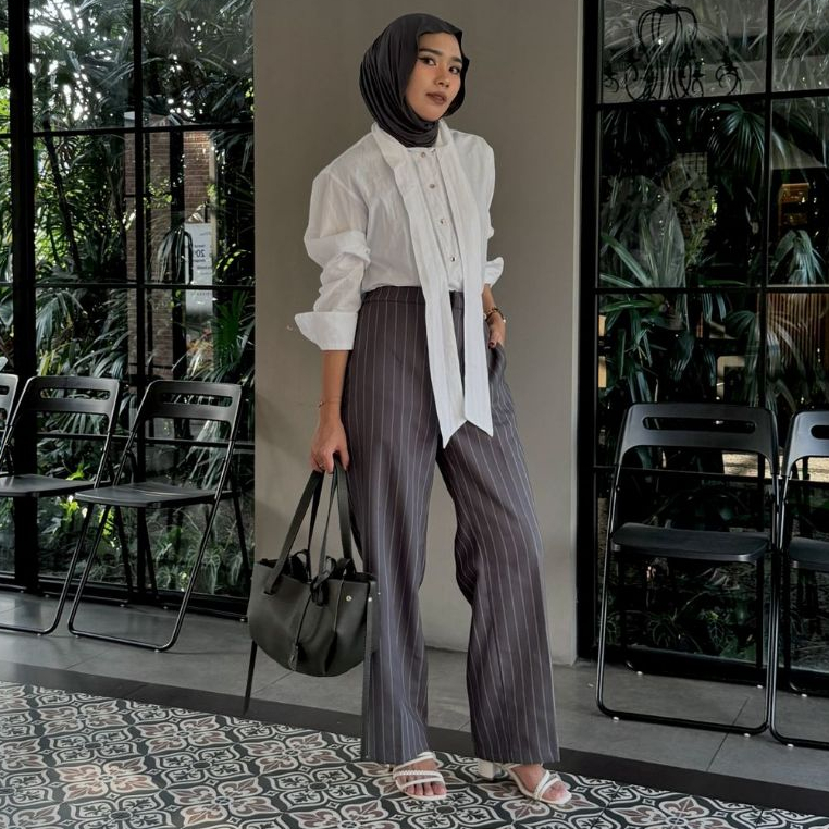 Lau Tote Bag