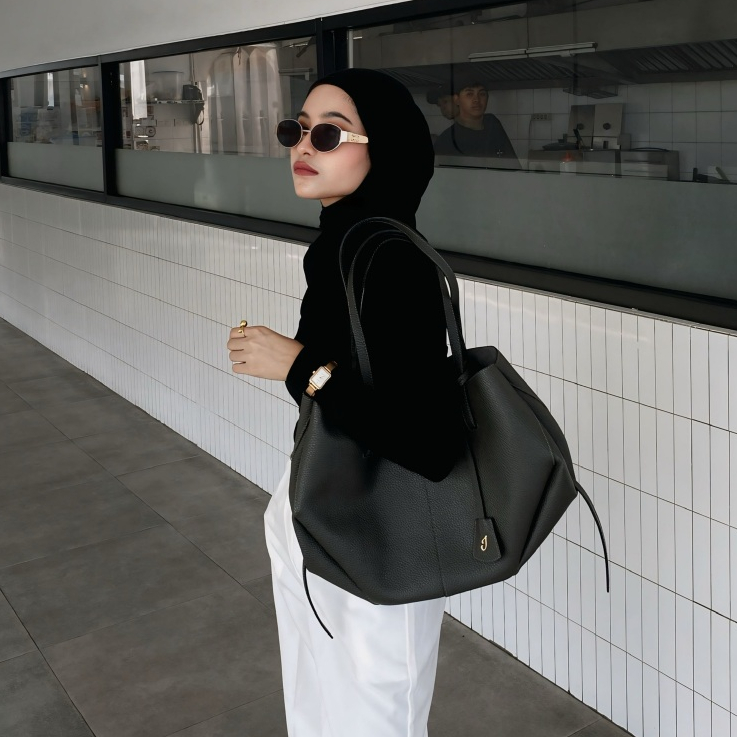Lau Tote Bag