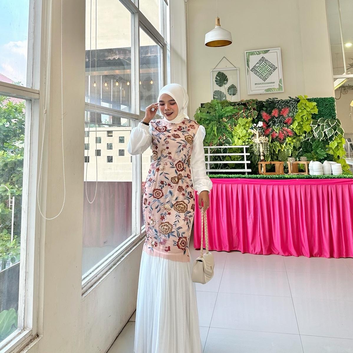 Lovina Dress Kondangan by Dwiwarna Cutting Mermaid Tille Garden Motif terbaru (Motif Terbaru Sesuai Stock yang Ada) Balon Panjang Kancing