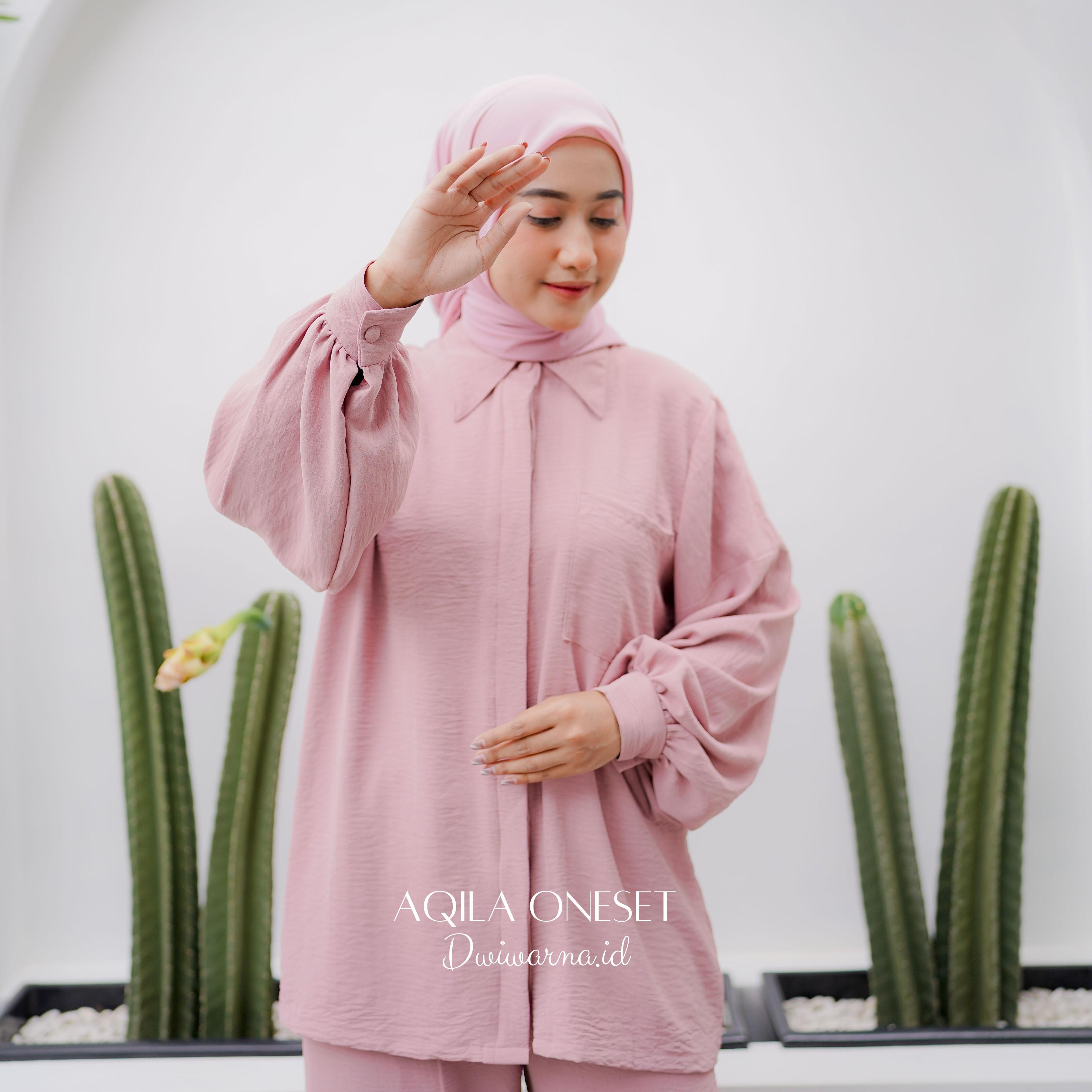 One Set "AQILA" by Dwiwarna