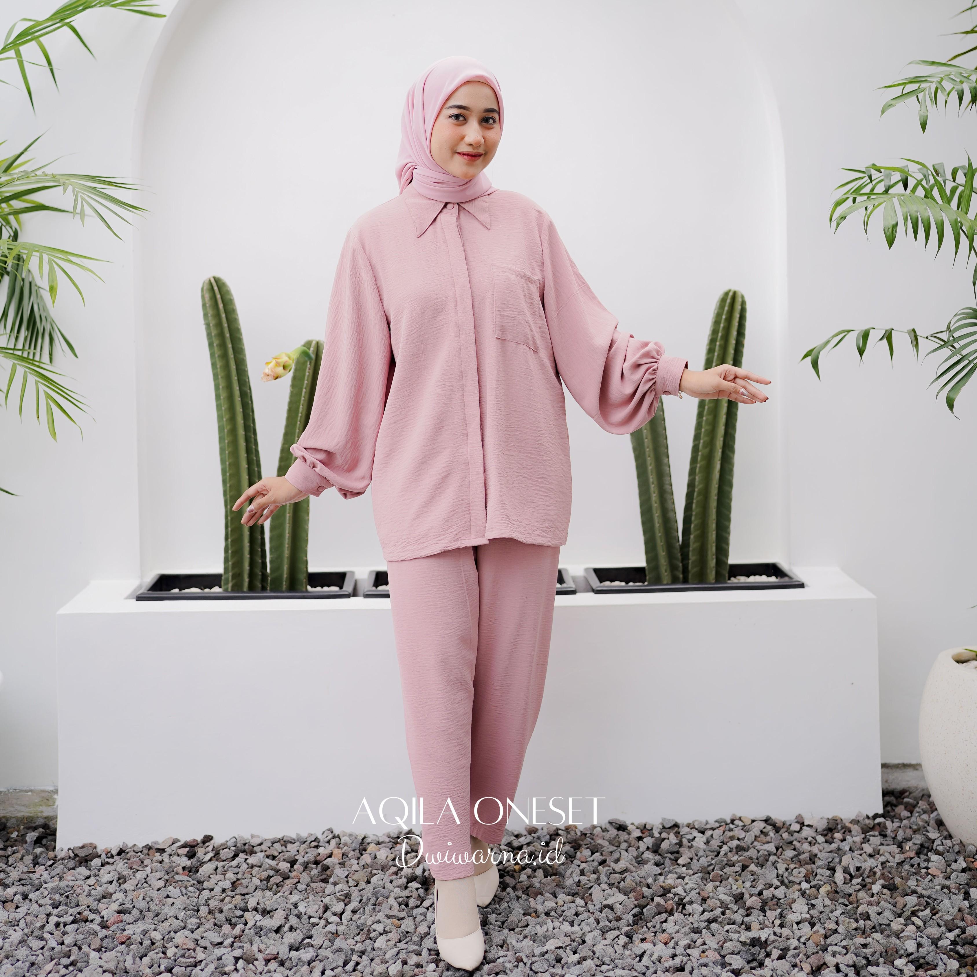 One Set "AQILA" by Dwiwarna