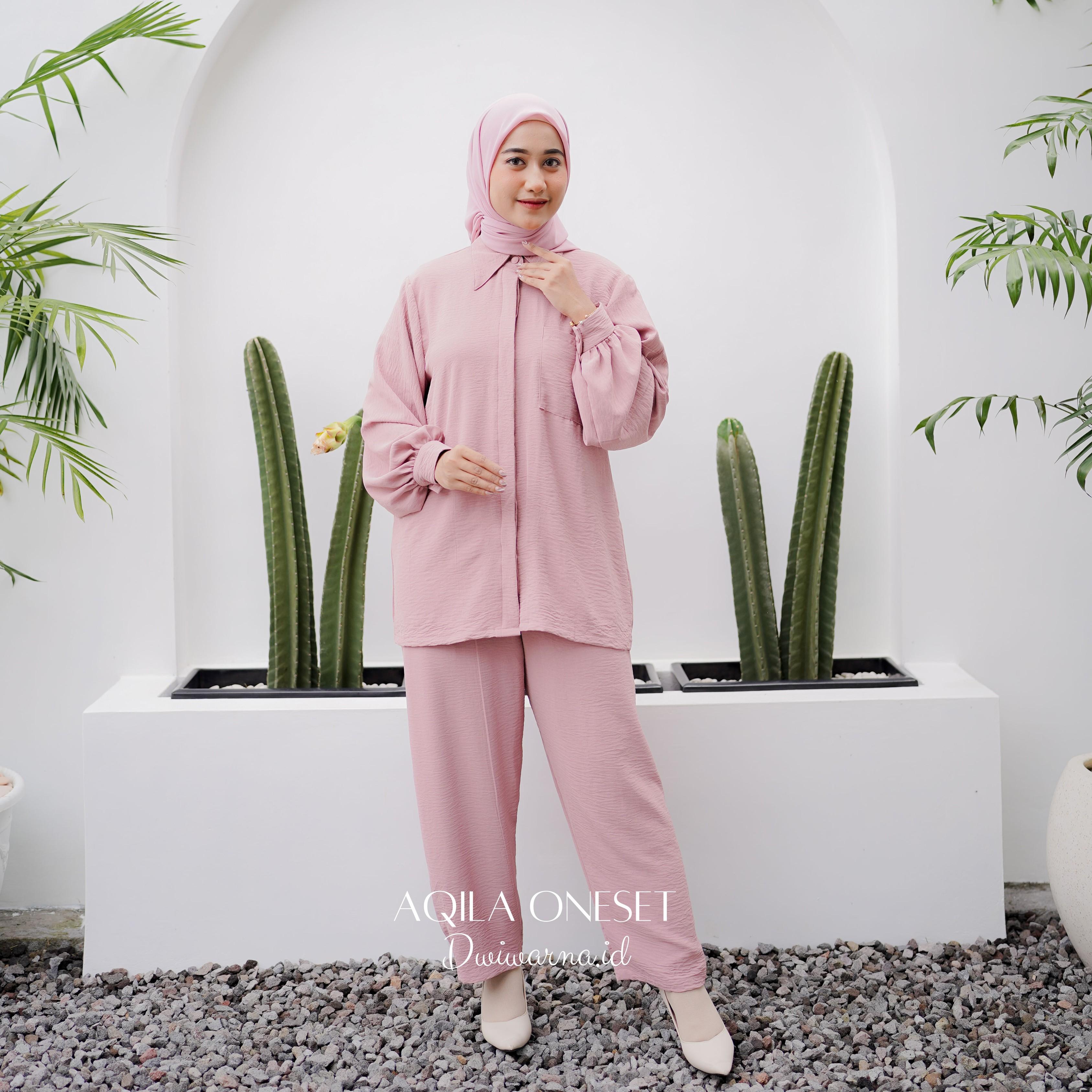 One Set "AQILA" by Dwiwarna