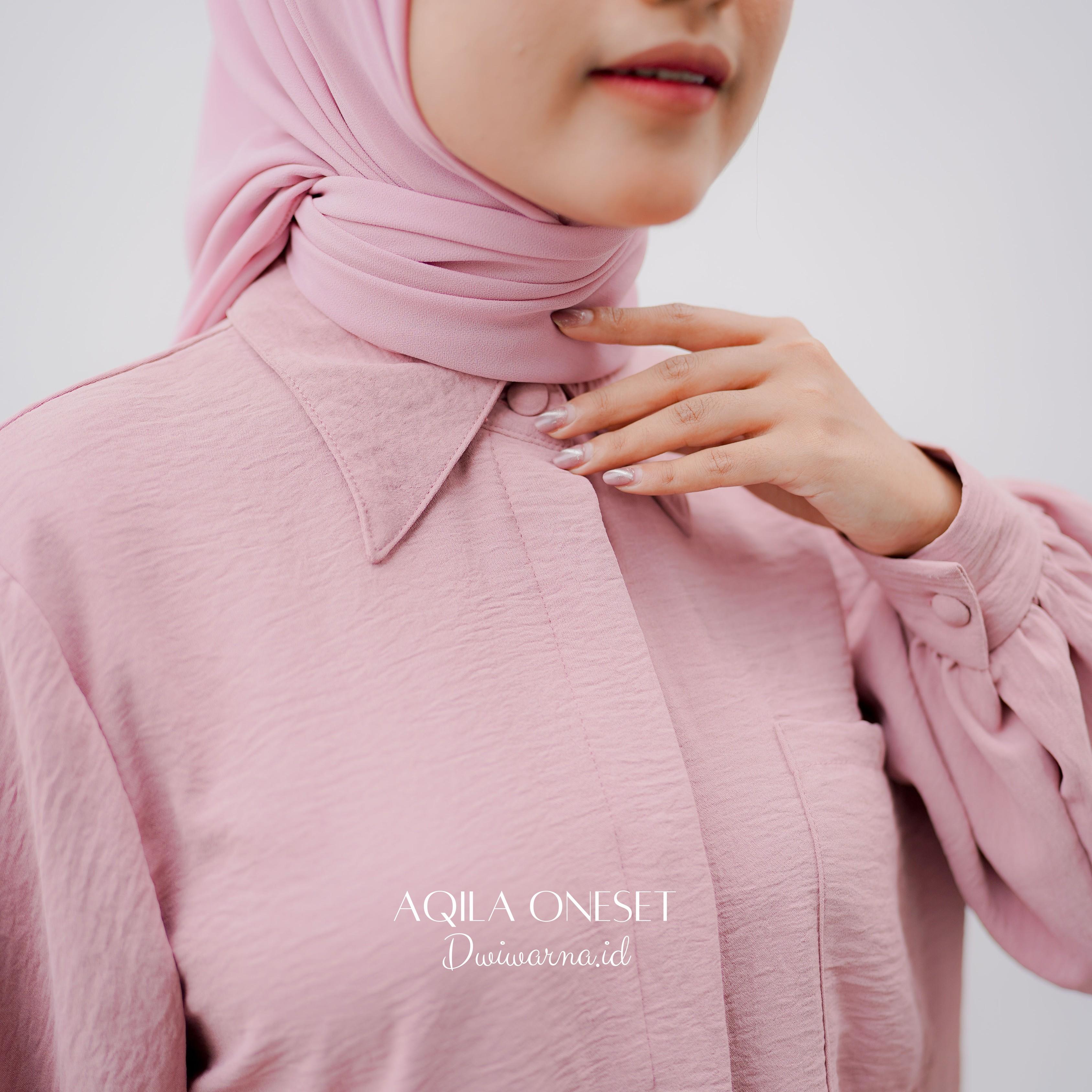 One Set "AQILA" by Dwiwarna