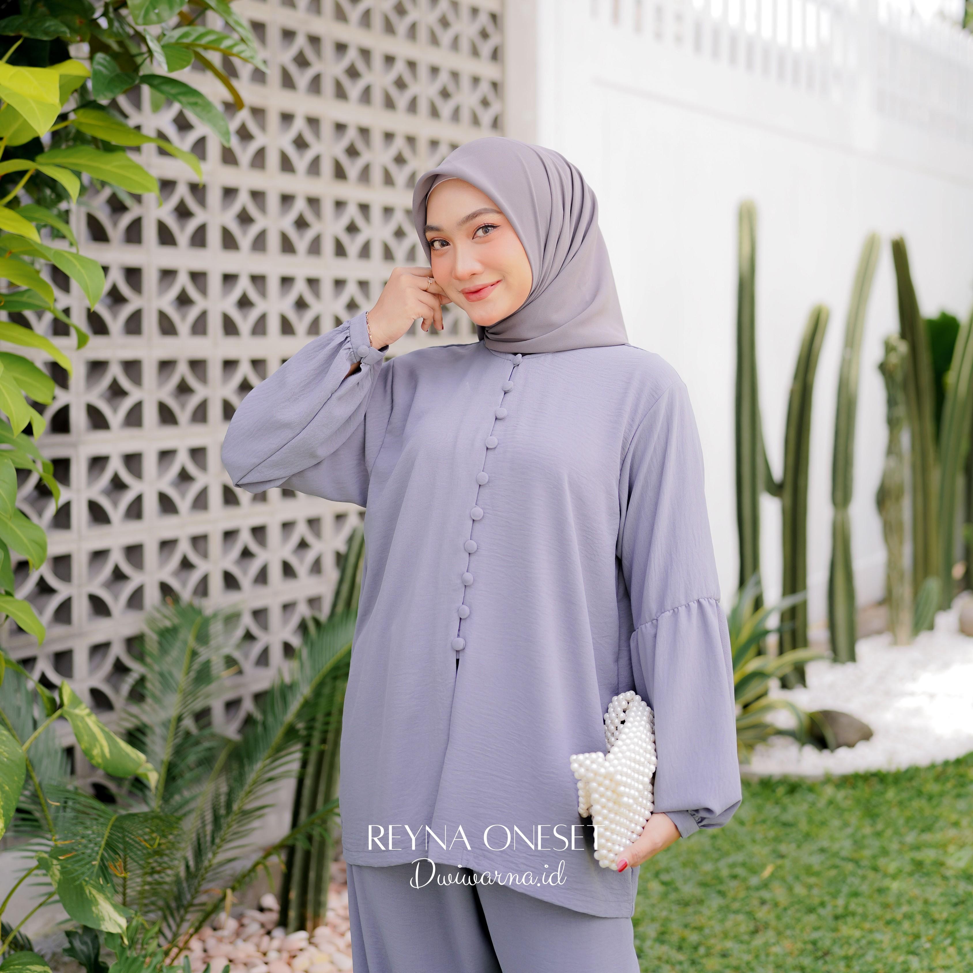One Set "REYNA" by Dwiwarna