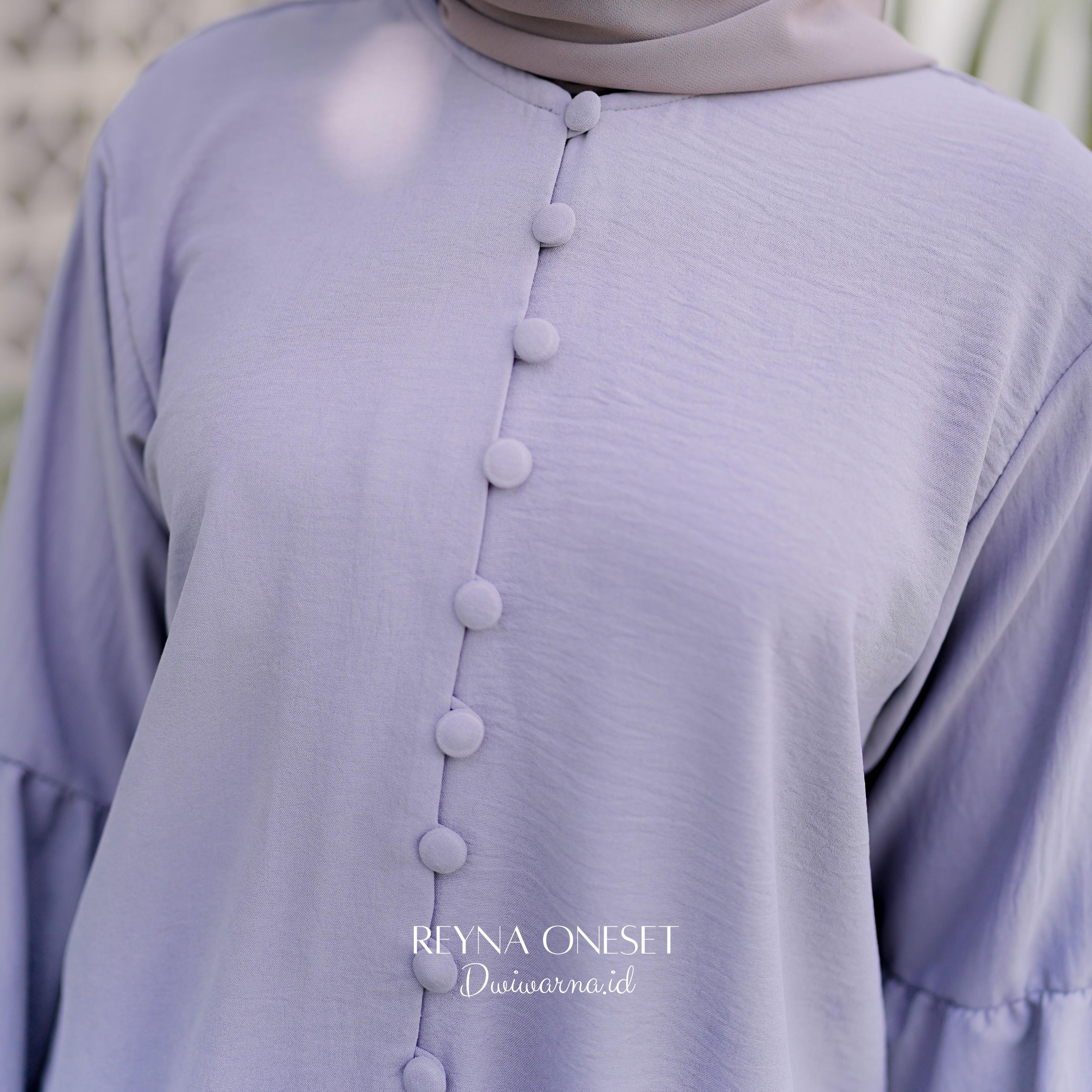 One Set "REYNA" by Dwiwarna