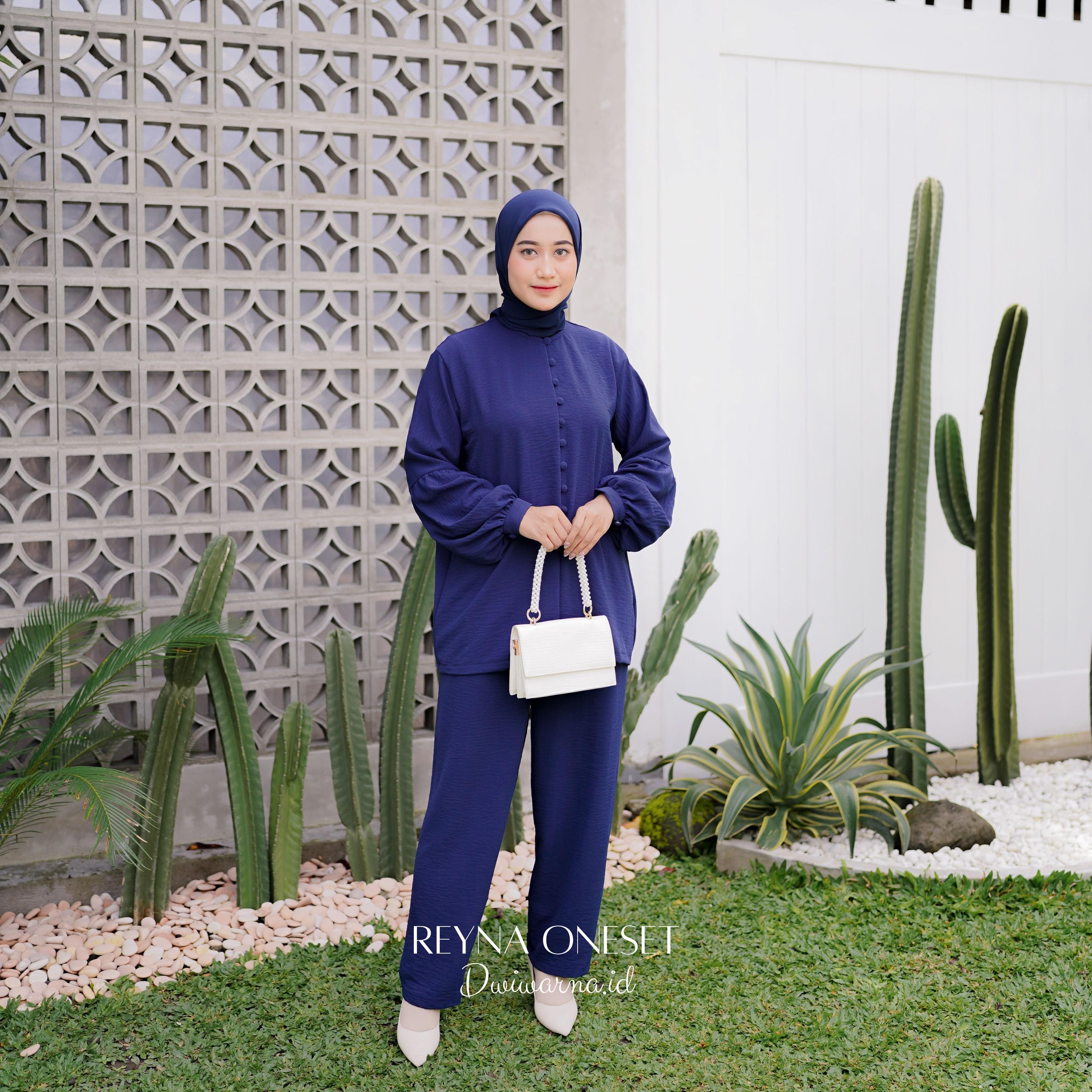 One Set "REYNA" by Dwiwarna