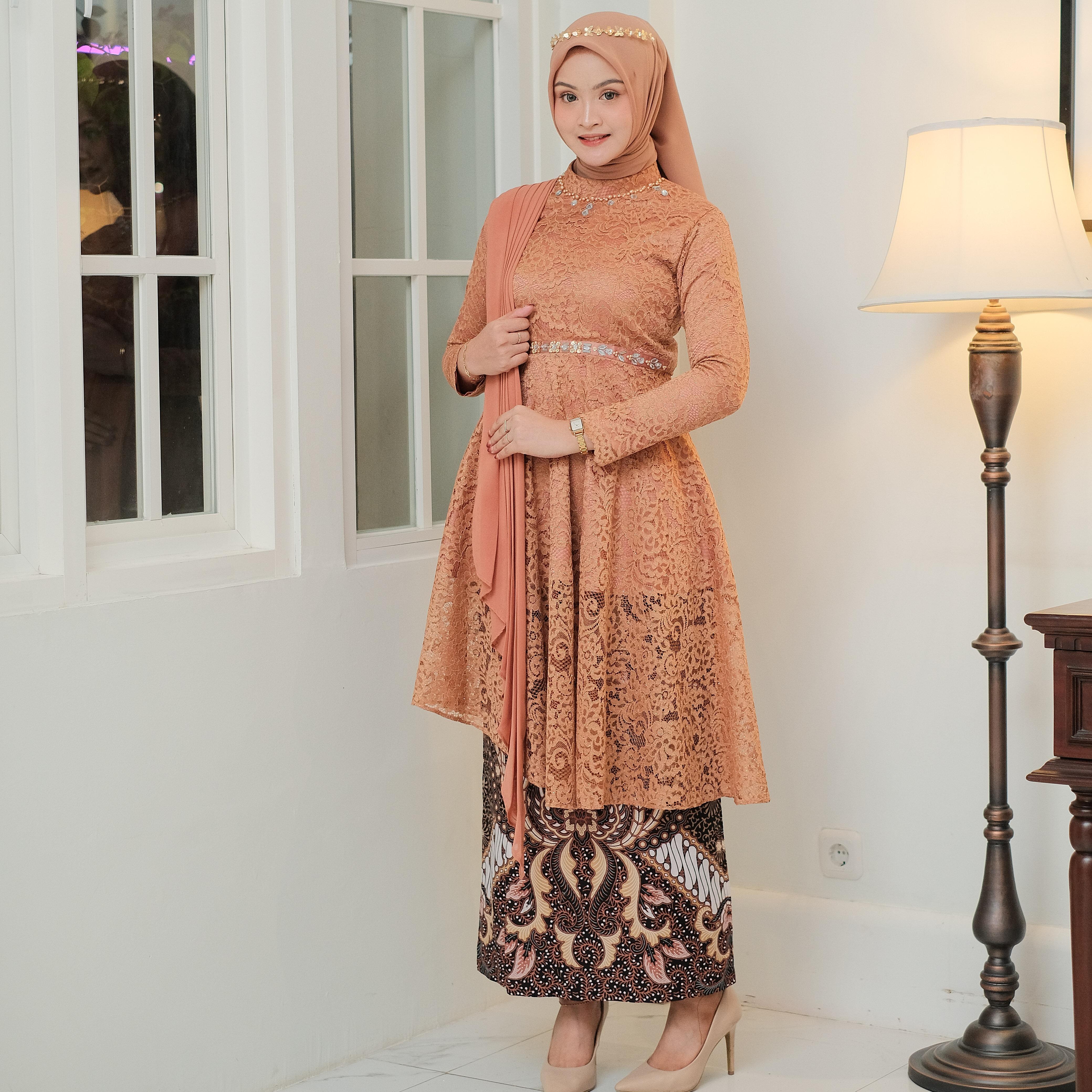 Sallya Kebaya (Atasan) Lamaran | Kebaya Brukat | Kebaya Payet | Kebaya Wisuda by Dwiwarna