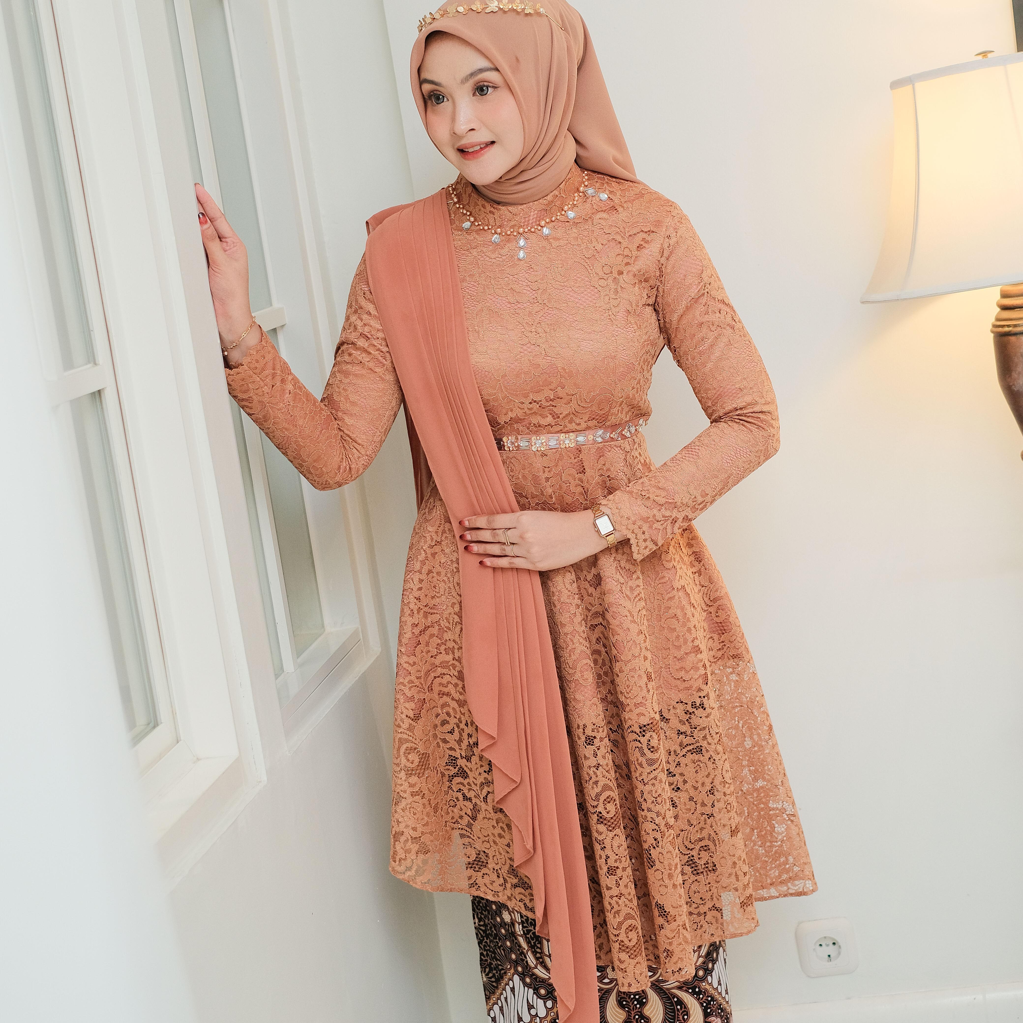 Sallya Kebaya (Atasan) Lamaran | Kebaya Brukat | Kebaya Payet | Kebaya Wisuda by Dwiwarna