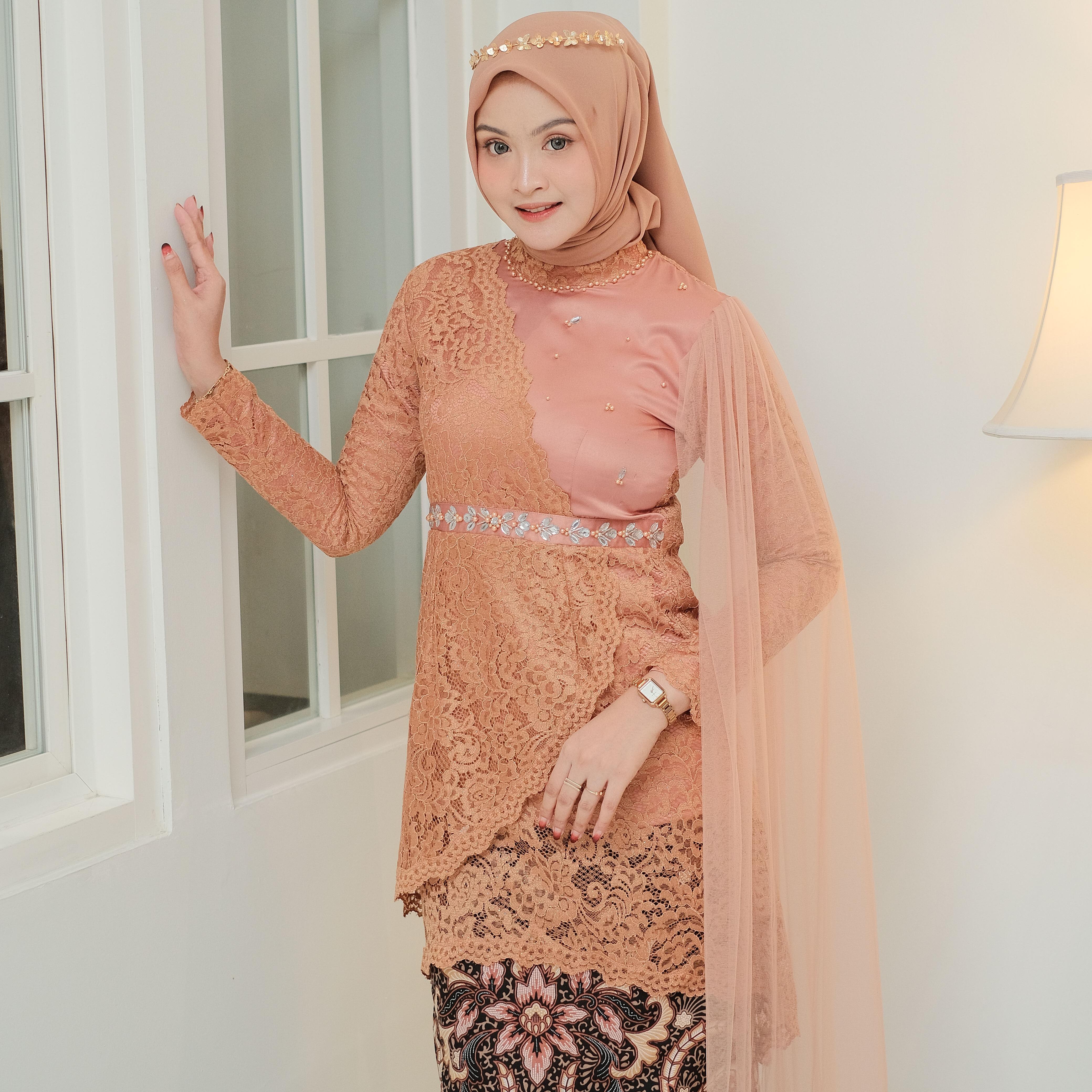 Ellysa Kebaya (Atasan) Brukat | Lamaran | Wisuda | Payet by Dwiwarna