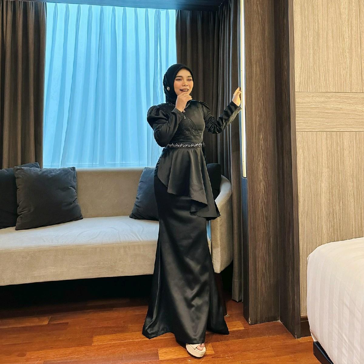 Lutffya Dress Kondangan Payet Leher Brukat Simpel by Dwiwarna Muslim Nyaman