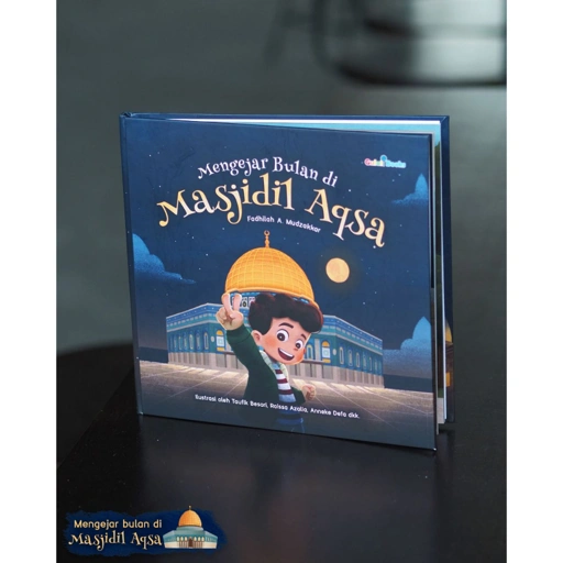 Image of [Ready Stock] Mengejar Bulan di Masjidil Aqsa Hardcover - Buku Cerita Anak Gulali Books