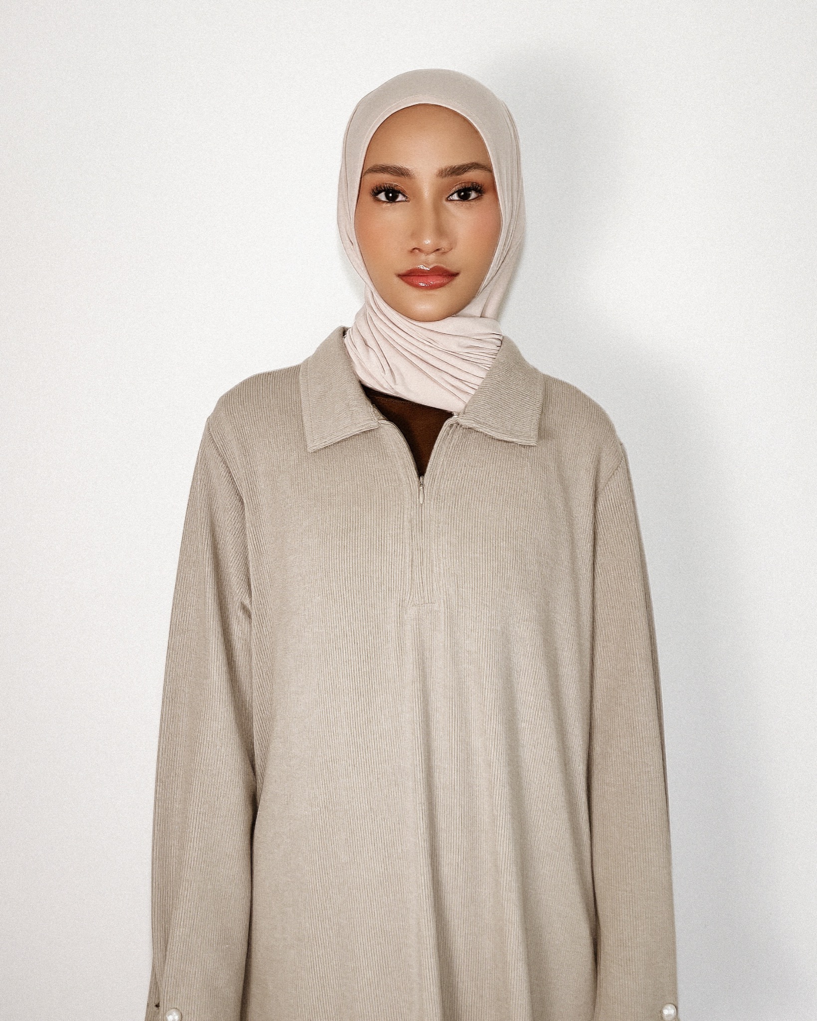 QANNA - Zipped Collar Knit Abaya