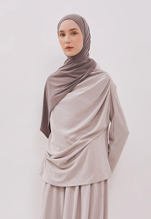 Image of QANNA - Asymmetrical Knit Top