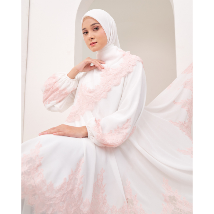 Modest Wear AIKILA : RAHA in White