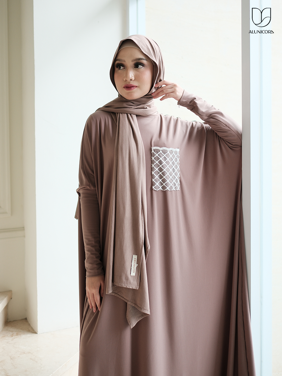 Alunicorn - Jenaya Batwing Dress - Dress jersey - Maxi Dress