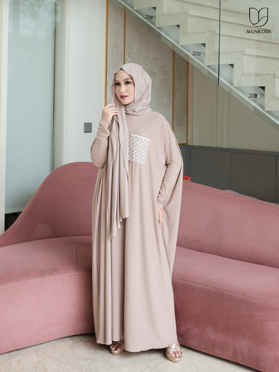 Alunicorn - Jenaya Batwing Dress - Dress jersey - Maxi Dress