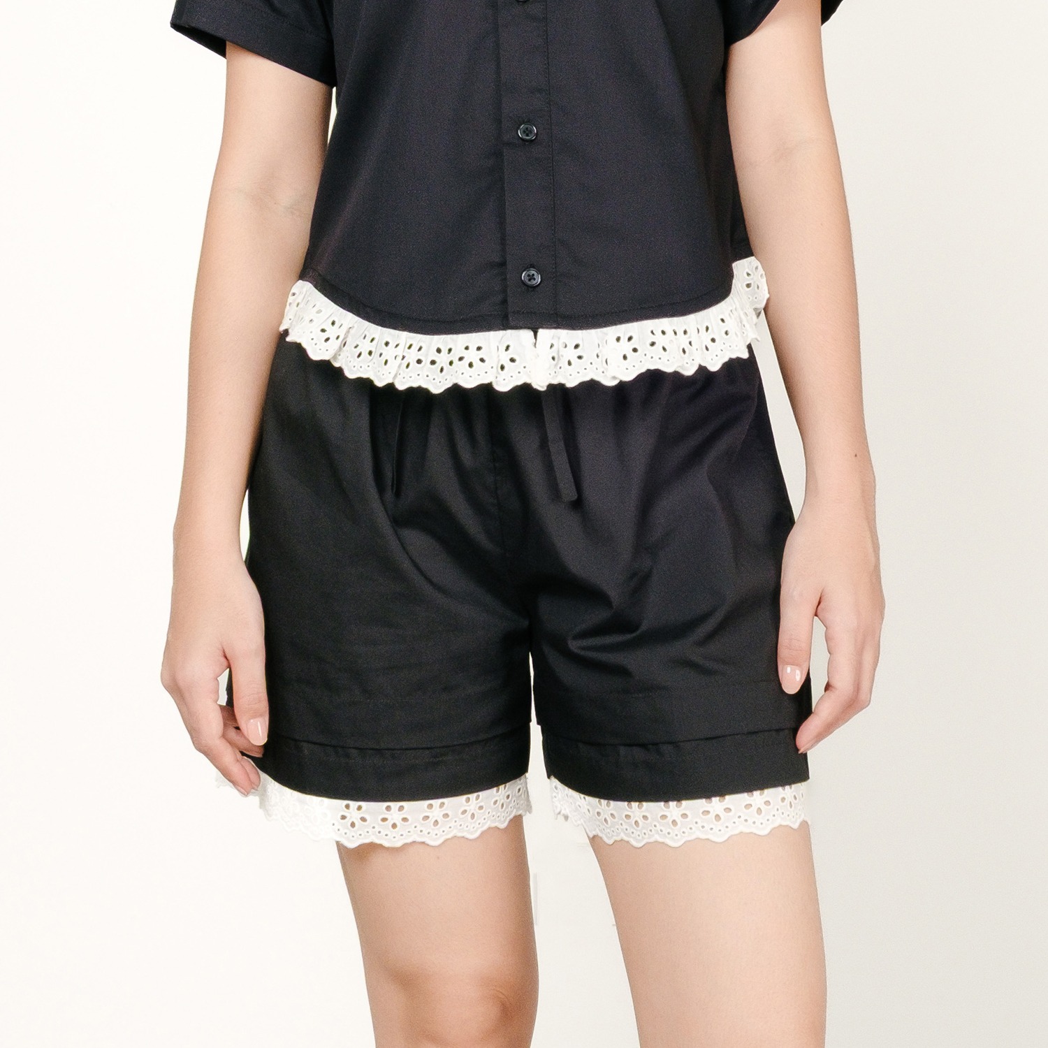 Broderie Shorts