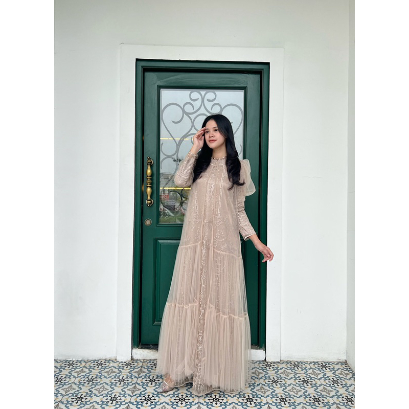 amrthelabel / oscar hijab / nude cream
