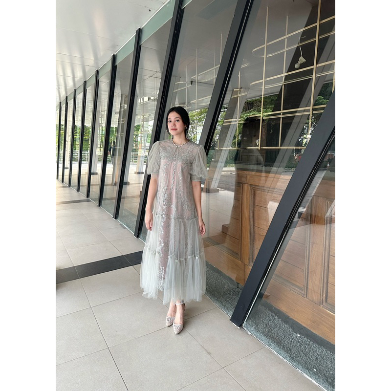 amrthelabel / oscar midi / sage nude