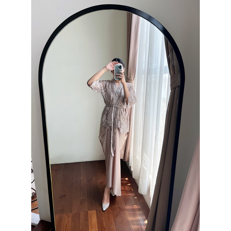 amrthelabel / alkaly maxi / nude gold