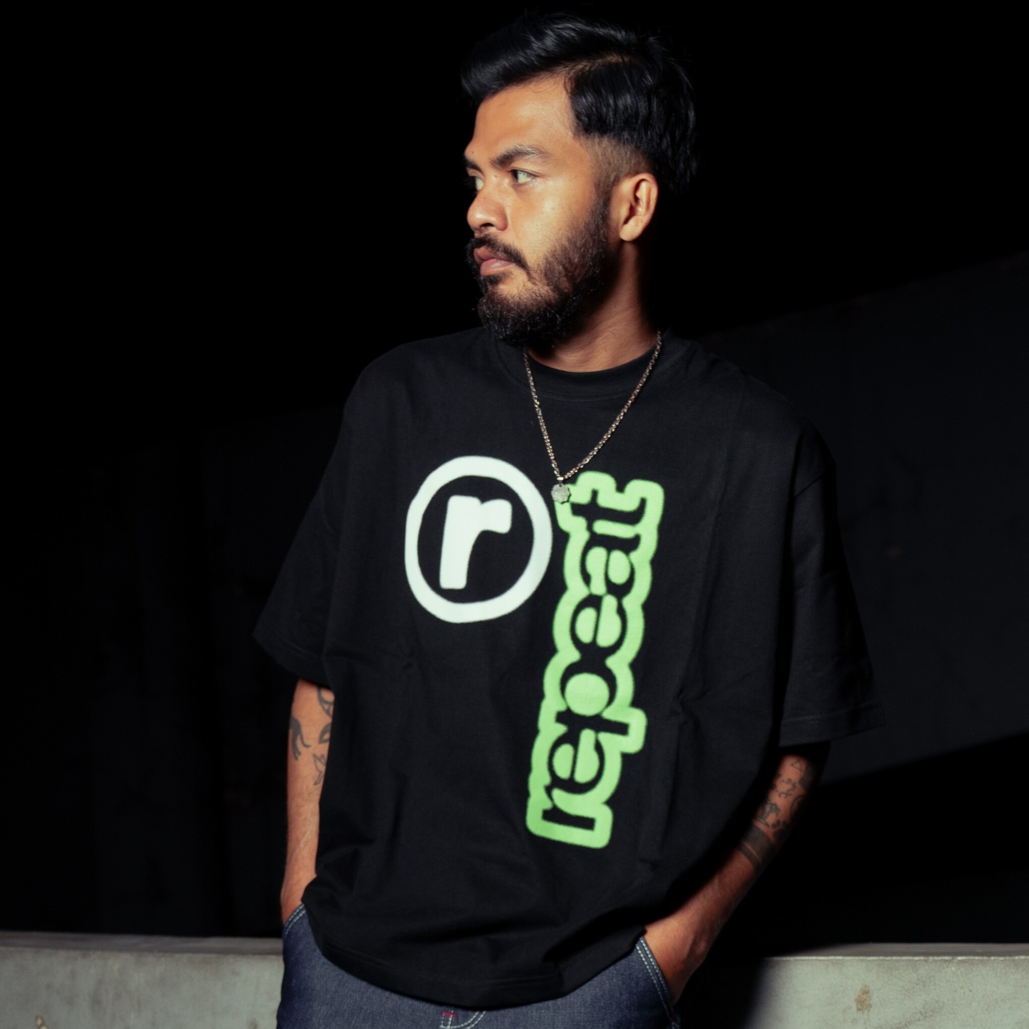 Roofwell - Repeat Black | Tshirt Boxy Fit | Tshirt Heavyweight 20s | Oversize Unisex |