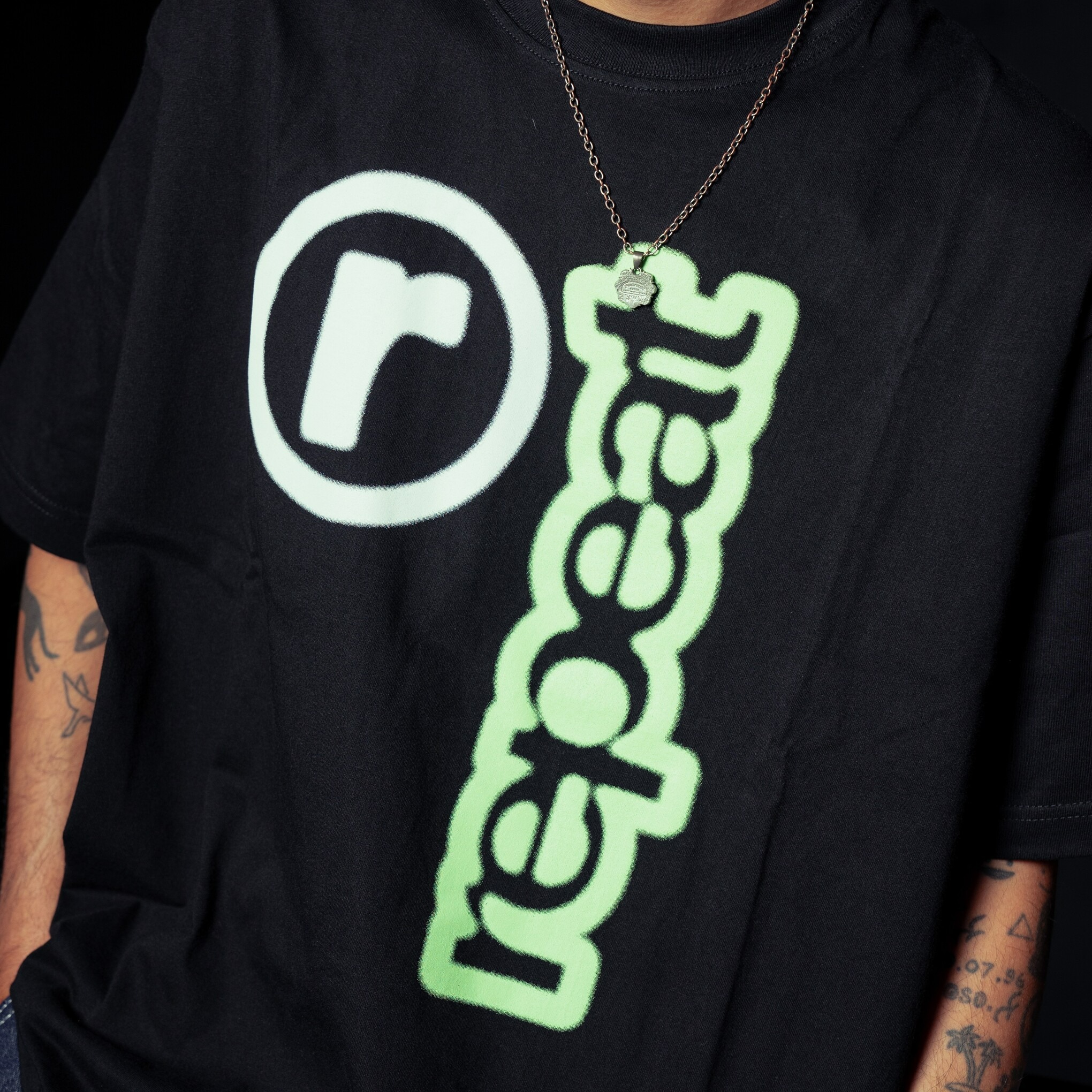 Roofwell - Repeat Black | Tshirt Boxy Fit | Tshirt Heavyweight 20s | Oversize Unisex |