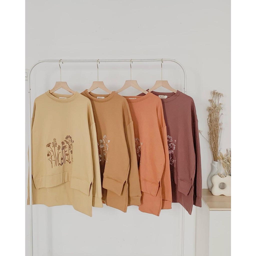 SUNNY Embroidery Slit Top