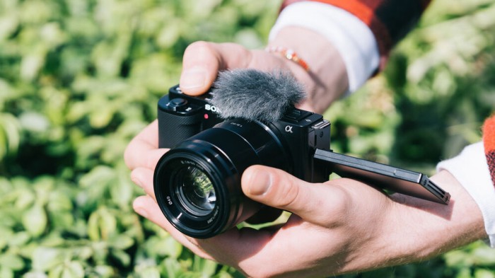 Sony ZV-E10 Mirrorless Camera with Kit 16-50mm Lens - Resmi