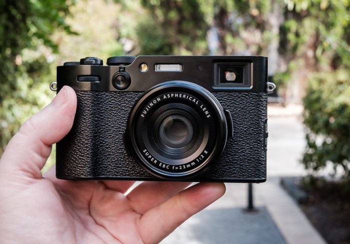 Fujifilm X100VI Digital Camera with 40.2MP APS-C X-Trans X-Processor 5 Image Fujinon 23mm f/2 Lens - Resmi