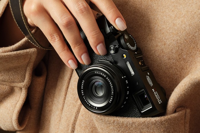 Fujifilm X100VI Digital Camera with 40.2MP APS-C X-Trans X-Processor 5 Image Fujinon 23mm f/2 Lens - Resmi