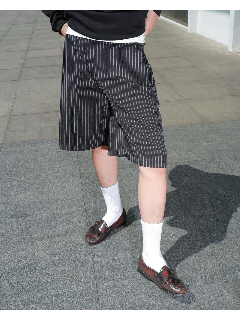 WAG BAGGY SHORT BLACK AND WHITE STRIPES - 67percent