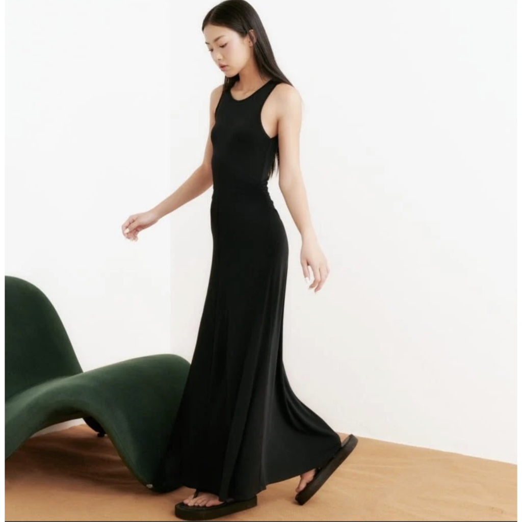 Waist-trimmed Armpit Midi Dress  Black	- Dottie