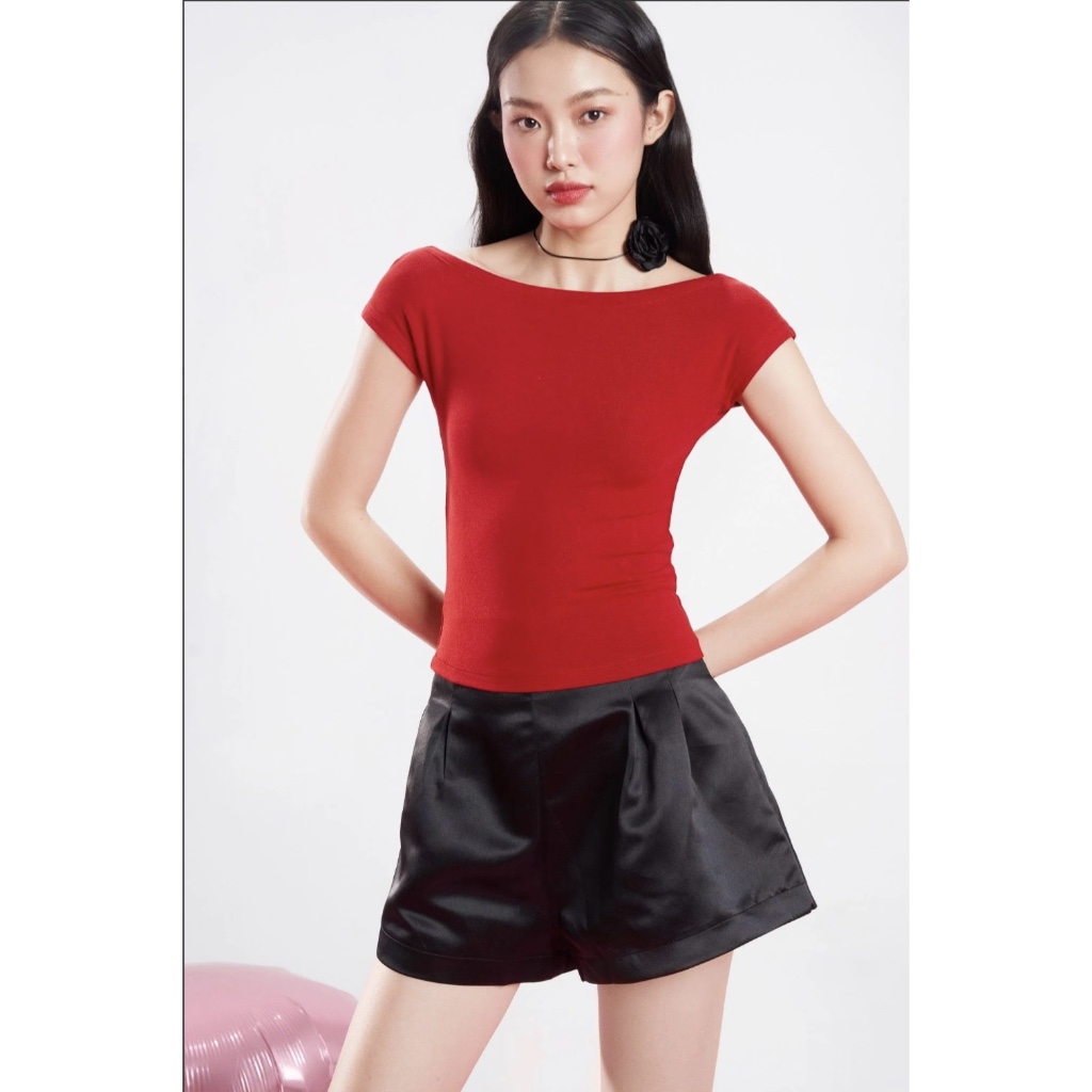 Short-sleeved Backless T-shirt - Dottie