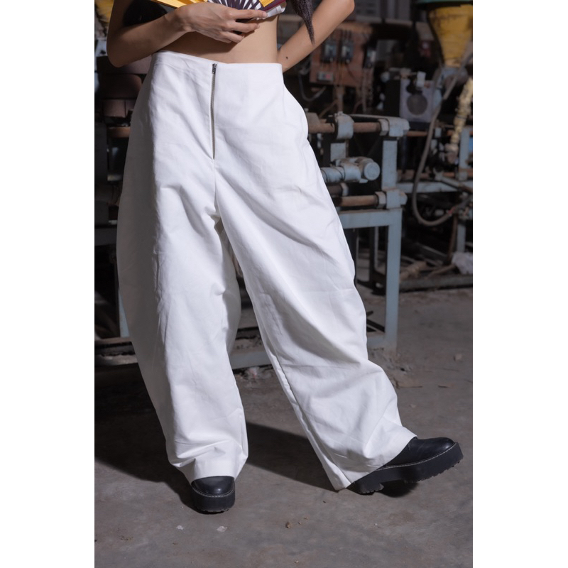Kawloon Low-rise Pant - LOVE PERMIT